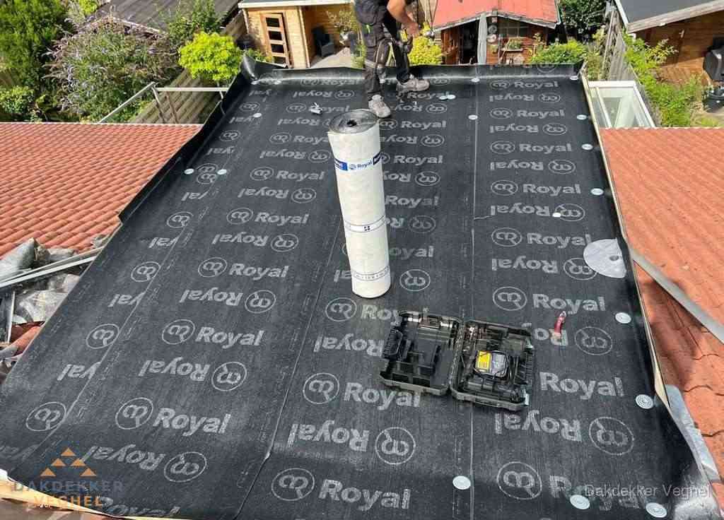 Dakrenovatie met Royal onderdak op plat dak in Veghel Dakrenovatie met Royal onderdak op plat dak in Veghel