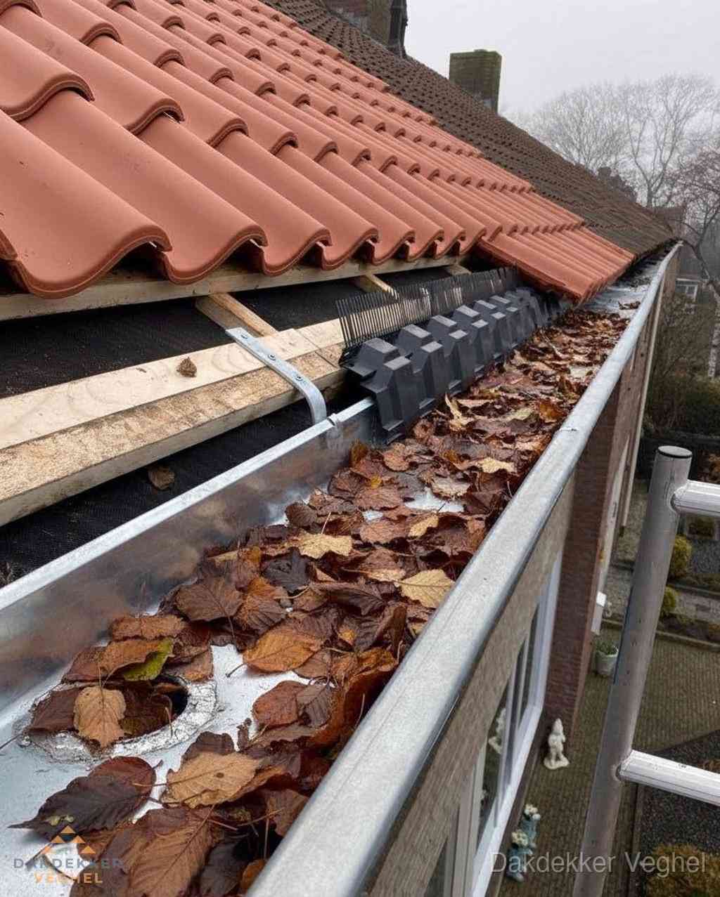 Plat dak bedrijfspand met bitumen dakbedekking en lichtkoepels in Veghel Plat dak bedrijfspand met bitumen dakbedekking en lichtkoepels in Veghel