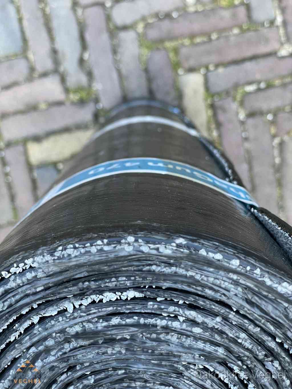 Rol bitumen dakleer met leislag voor plat dak in Veghel Rol bitumen dakleer met leislag voor plat dak in Veghel